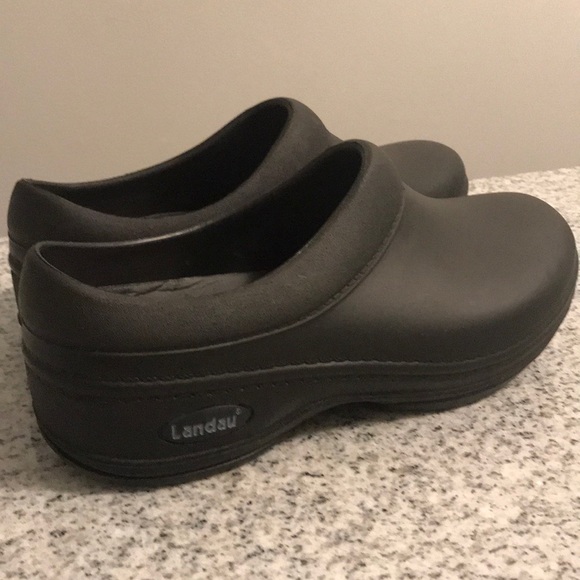 landau nursing shoes